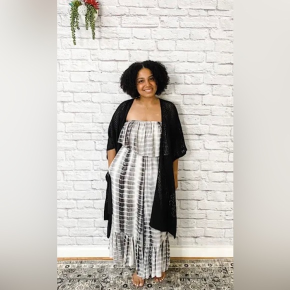 Open knit poncho. An effortless layer to wear all season long 2 colors available - Picture 3 of 6